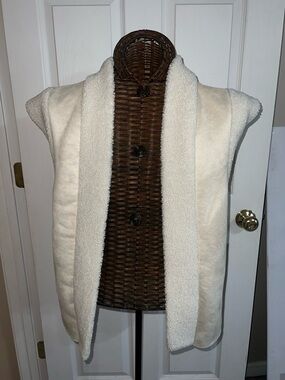 FRYE AND CO. Cream Sherpa-Lined Vest